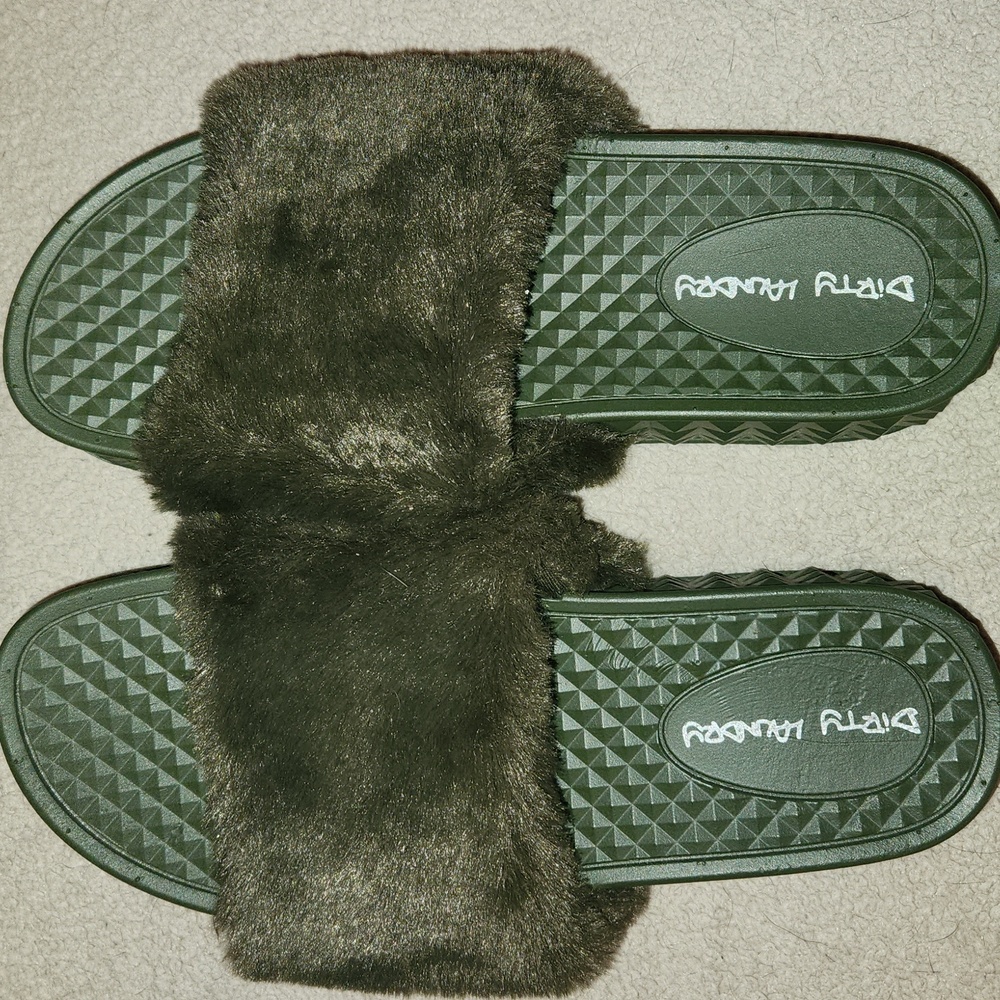 Dirty Laundry Olive Green Army Green Faux Fur Platform Slides Sandals Size 9